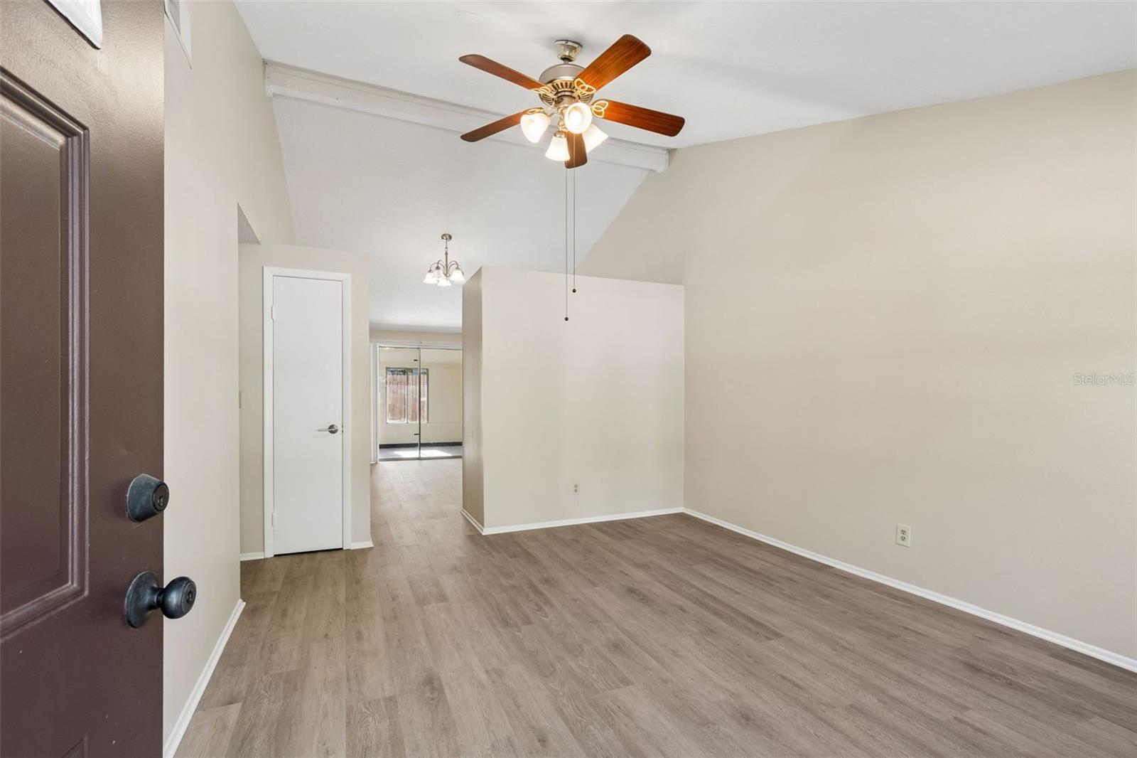 Image 4 of 27 For 8804 Briar Hollow Court