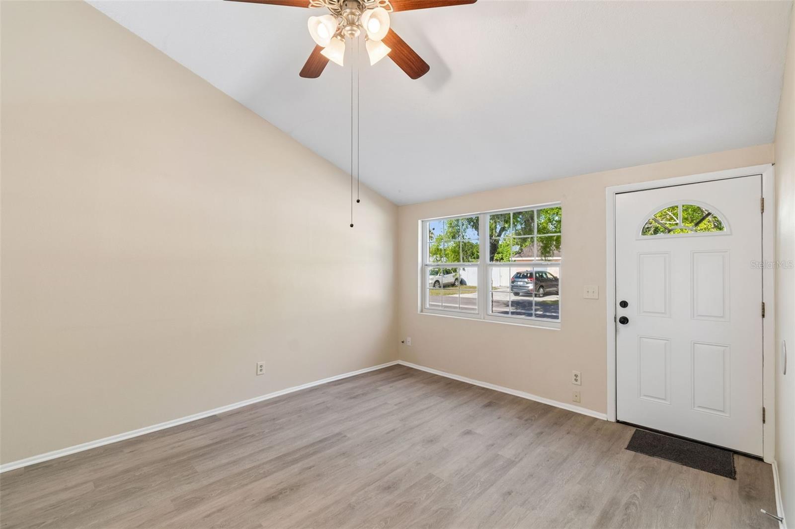 Image 7 of 27 For 8804 Briar Hollow Court