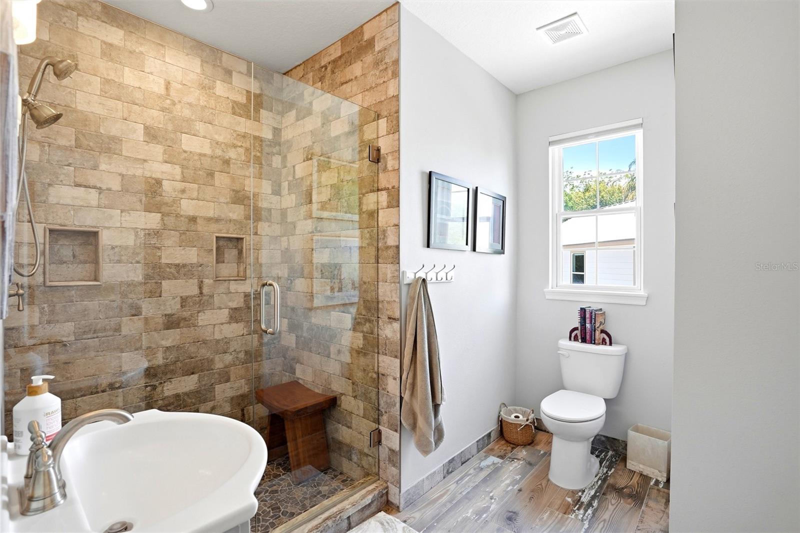 Image 27 of 100 For 13227 110th Avenue