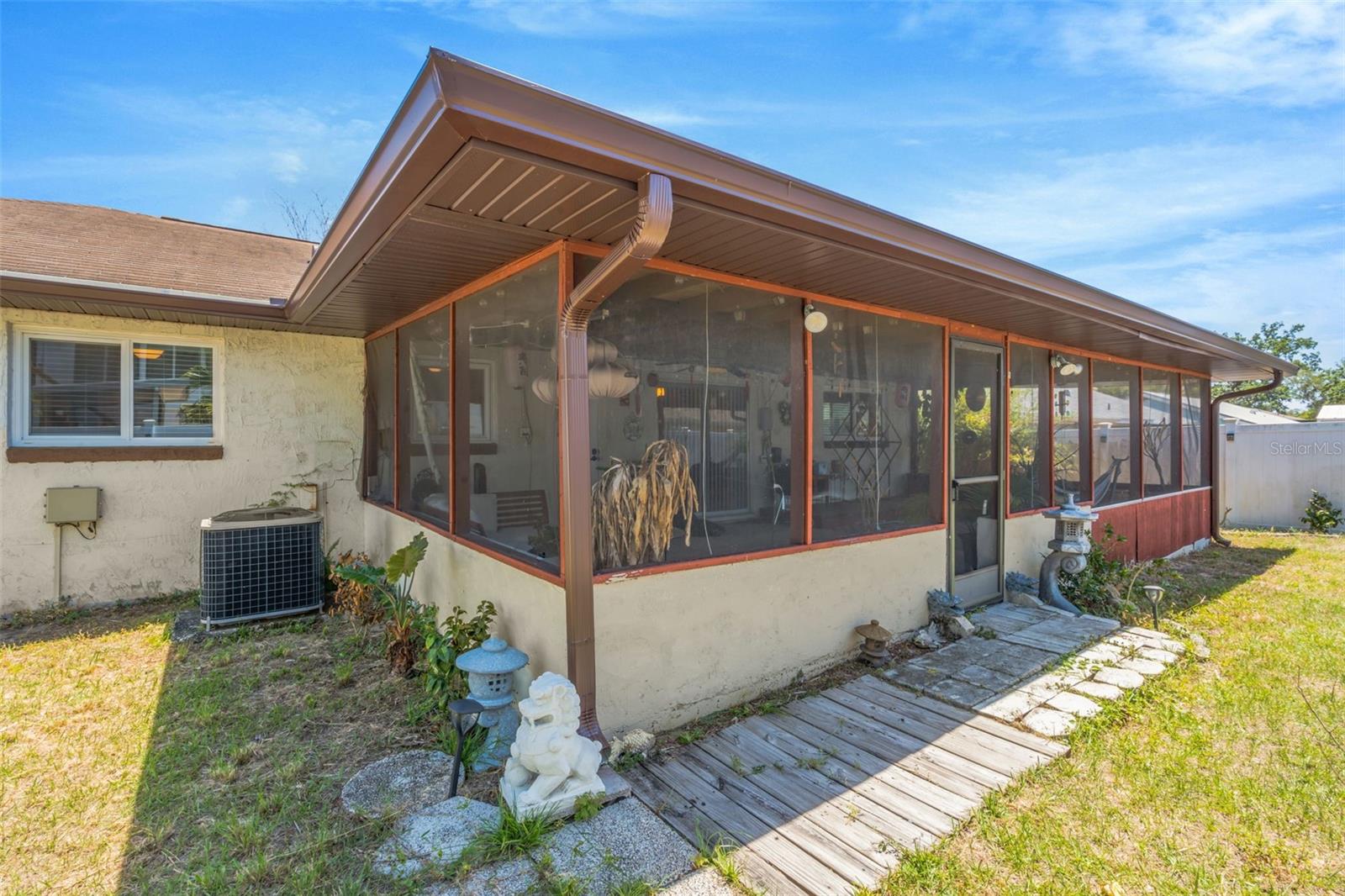 Image 22 of 25 For 302 Limona Road