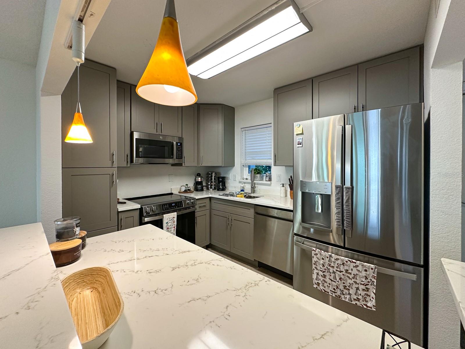 Image 11 of 37 For 7920 Sun Island Drive S 102