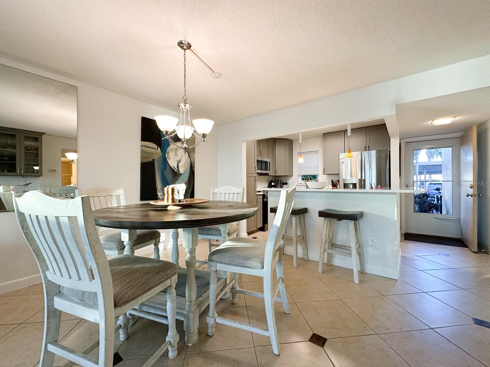 Image 18 of 37 For 7920 Sun Island Drive S 102