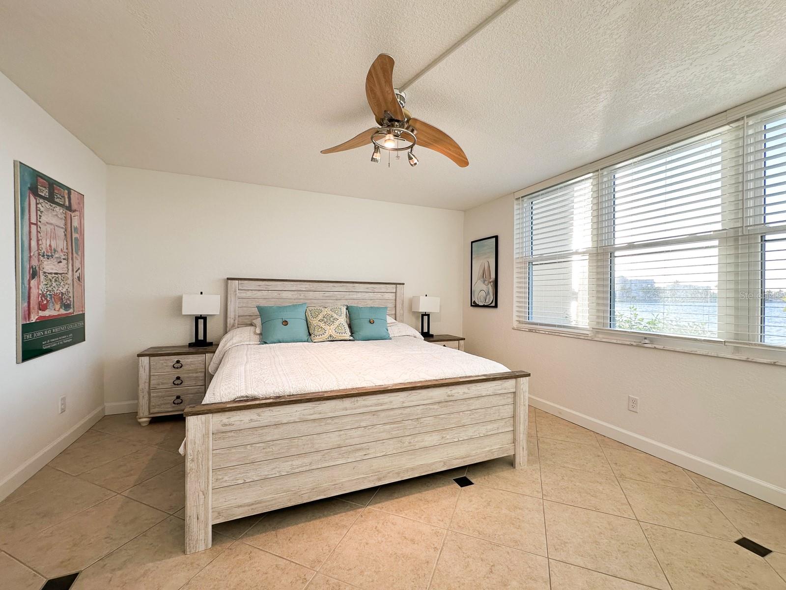 Image 19 of 37 For 7920 Sun Island Drive S 102