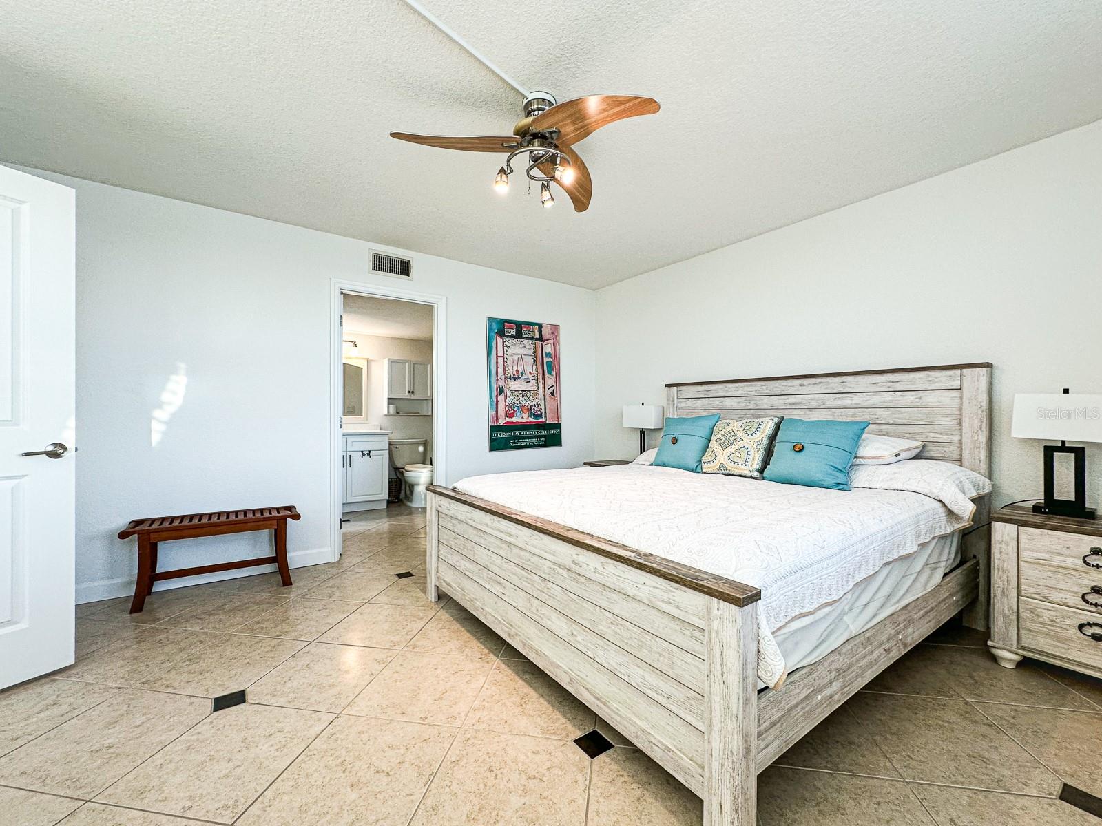 Image 21 of 37 For 7920 Sun Island Drive S 102