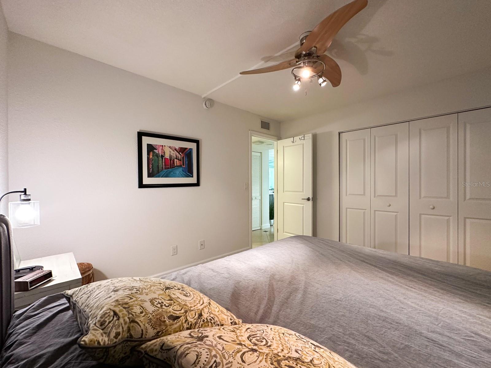 Image 26 of 37 For 7920 Sun Island Drive S 102