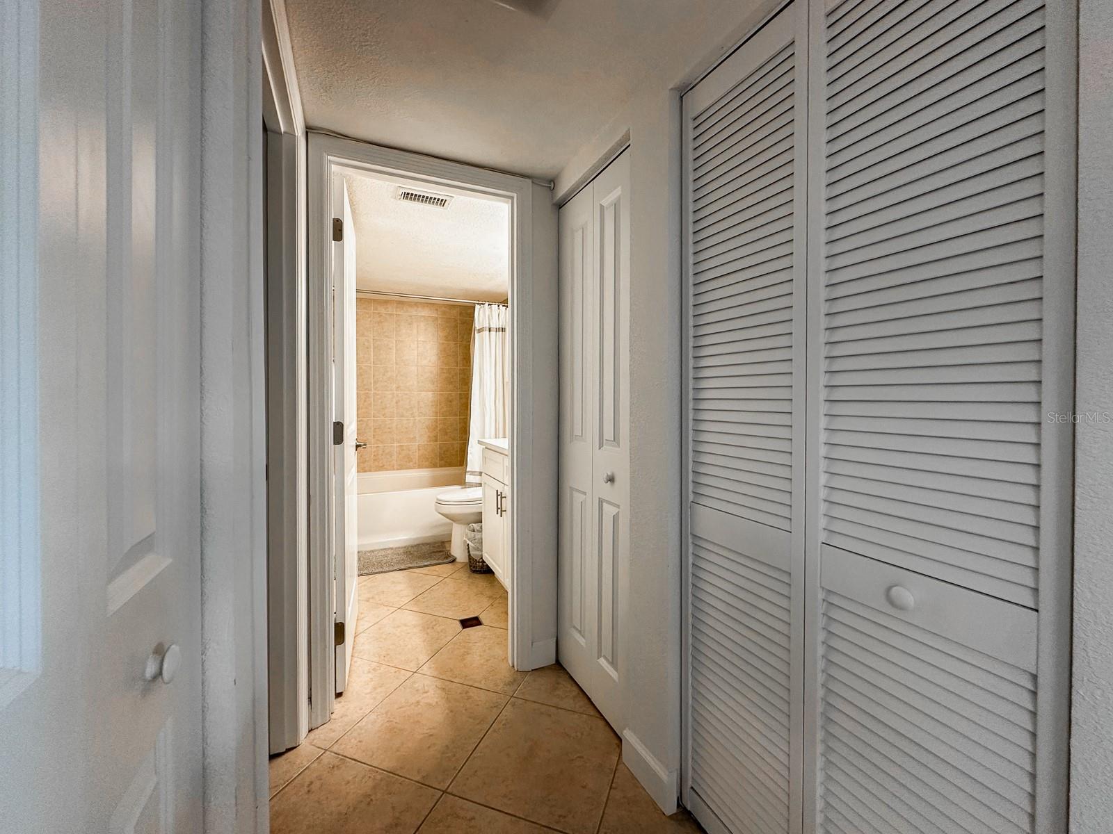 Image 27 of 37 For 7920 Sun Island Drive S 102