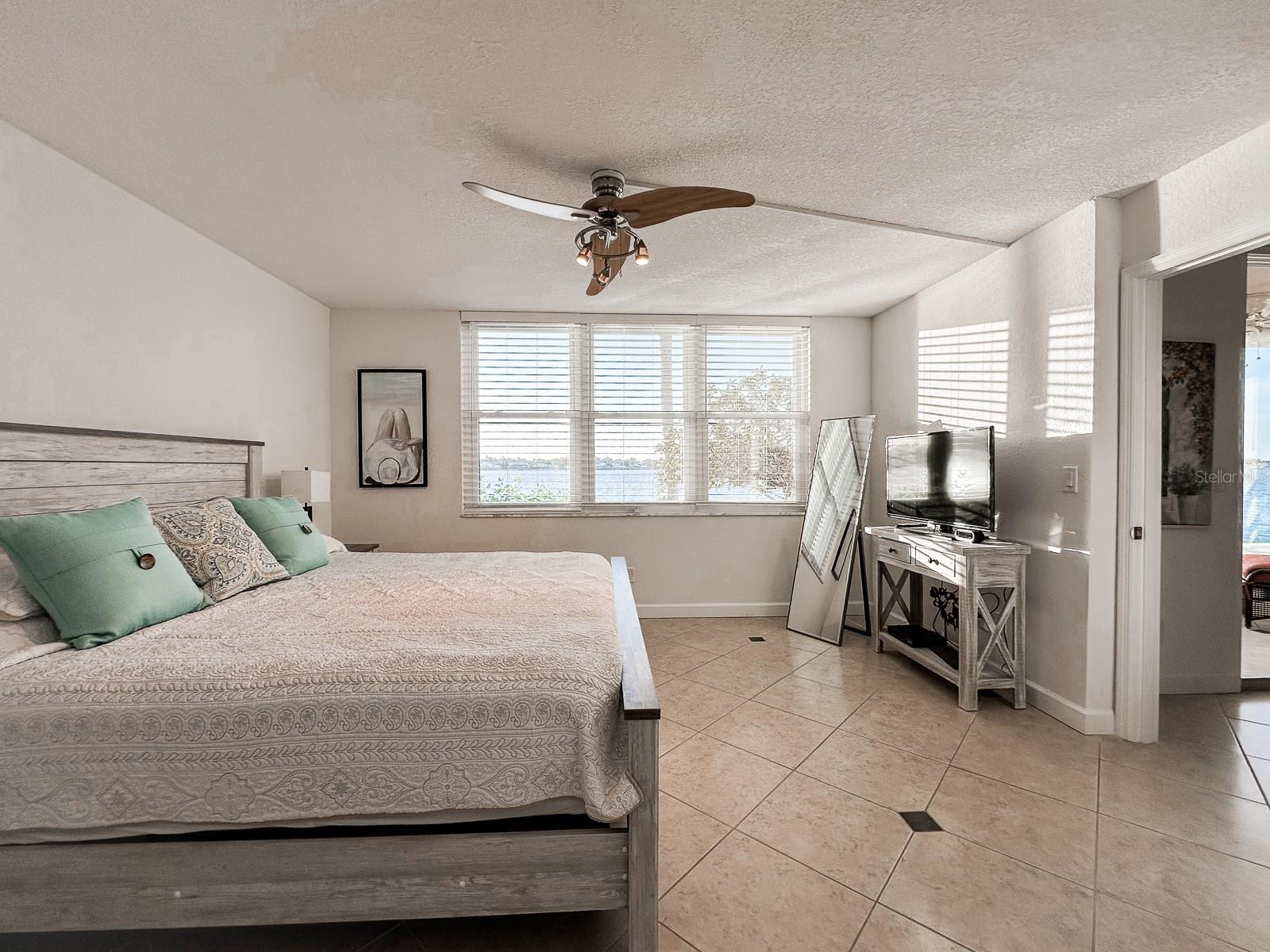 Image 5 of 37 For 7920 Sun Island Drive S 102