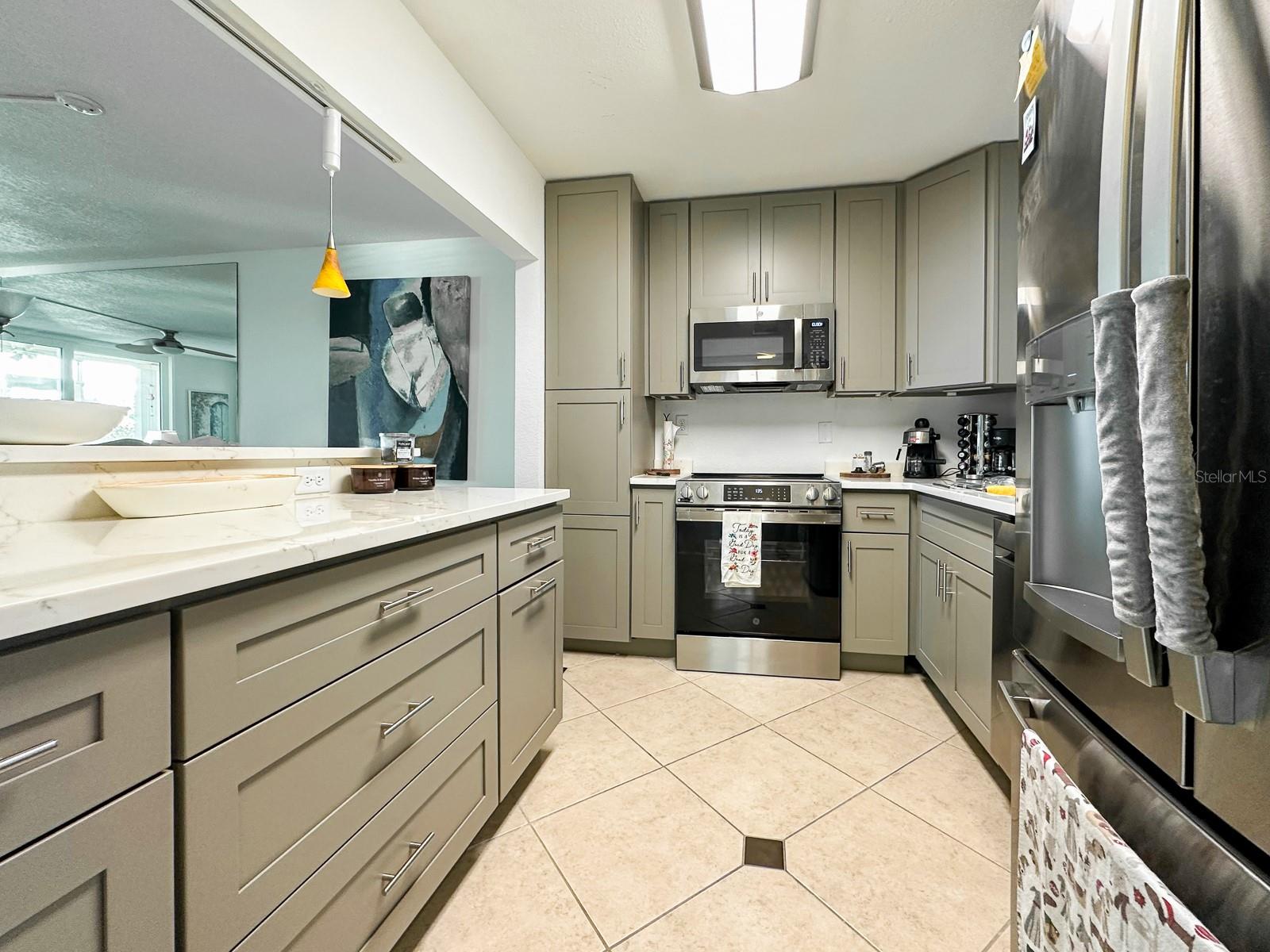 Image 7 of 37 For 7920 Sun Island Drive S 102