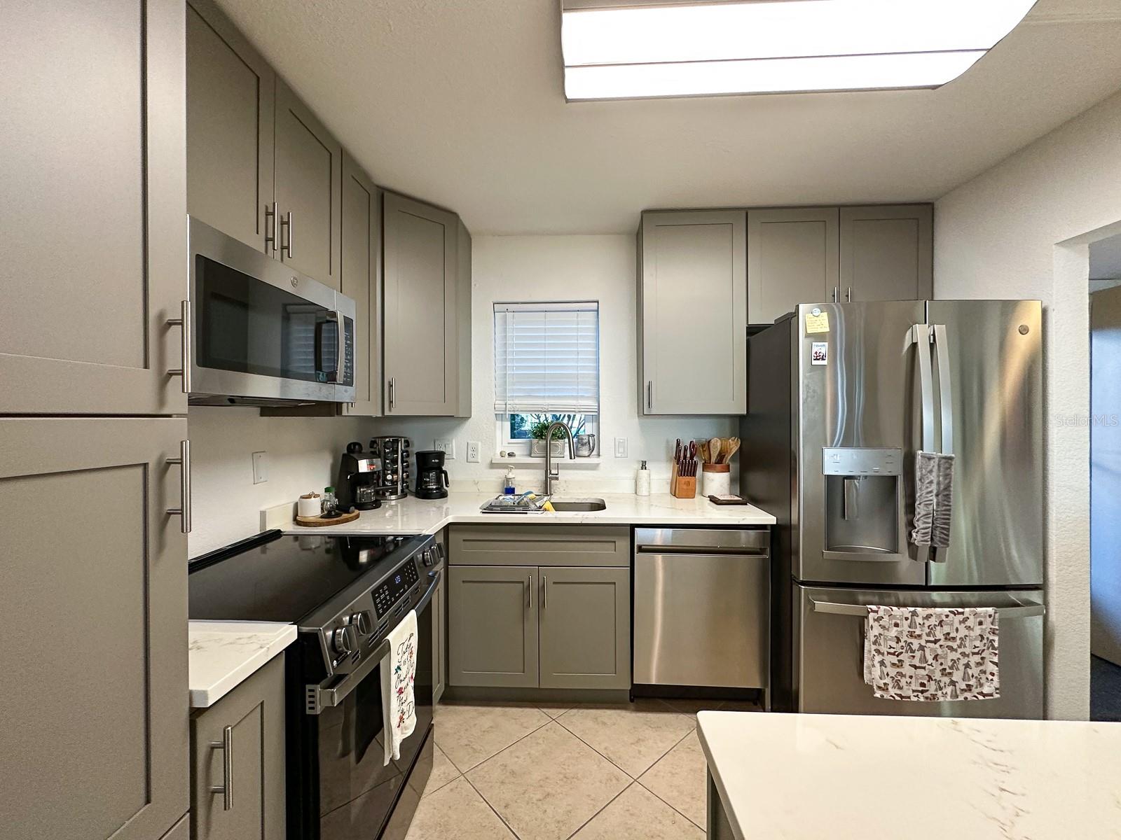 Image 8 of 37 For 7920 Sun Island Drive S 102