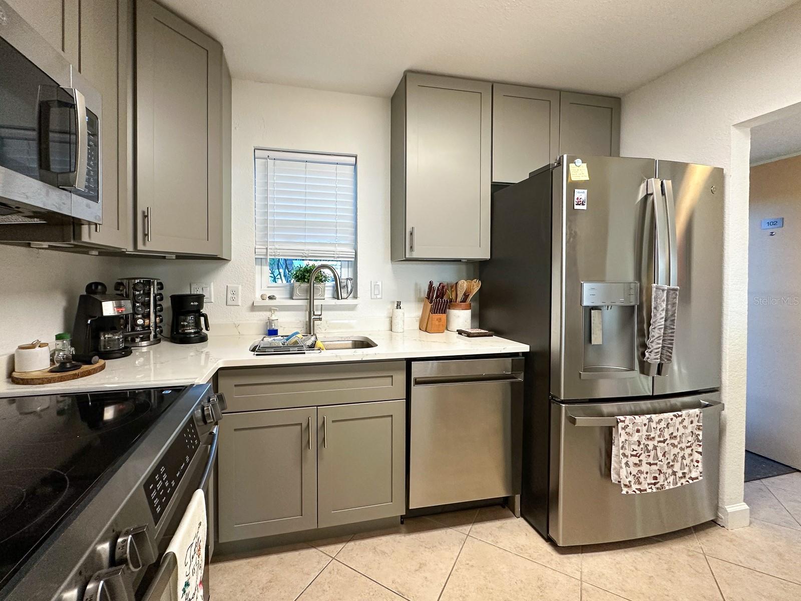 Image 9 of 37 For 7920 Sun Island Drive S 102