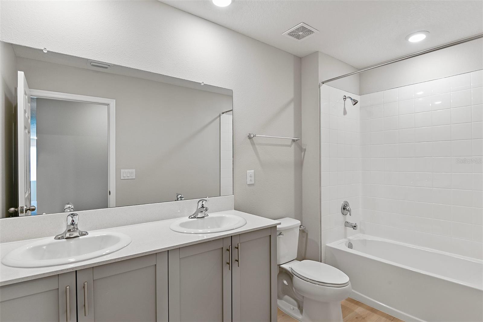 Image 16 of 27 For 4437 Riverbend Boulevard