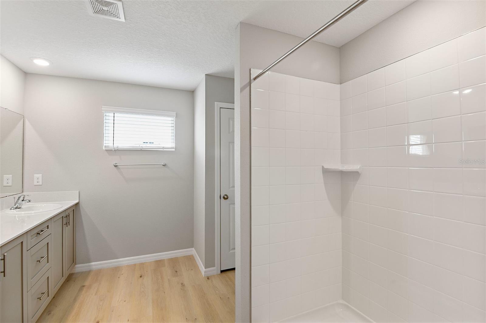 Image 7 of 27 For 4437 Riverbend Boulevard