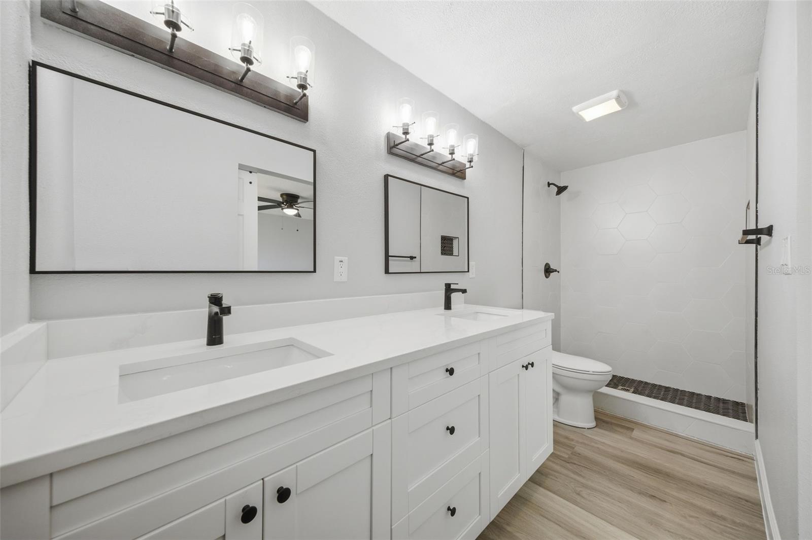 Image 12 of 27 For 13615 Garris Drive