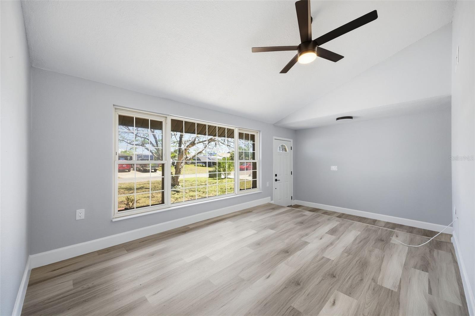 Image 5 of 27 For 13615 Garris Drive