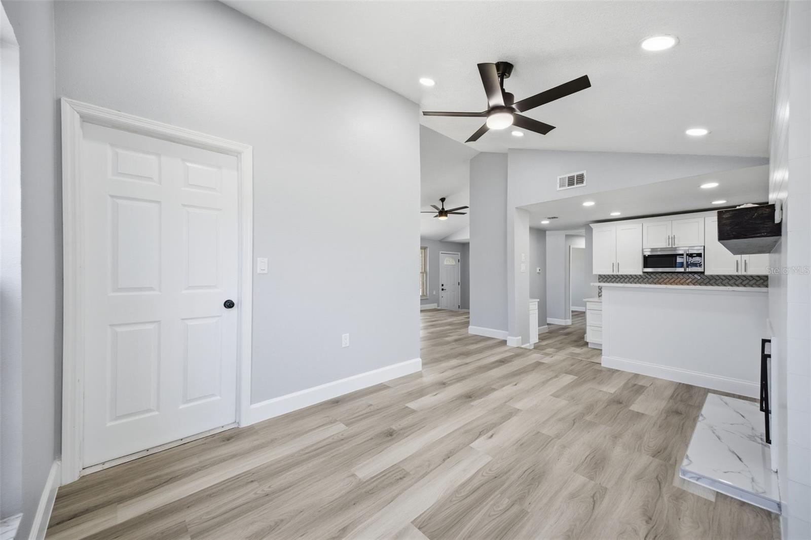 Image 9 of 27 For 13615 Garris Drive