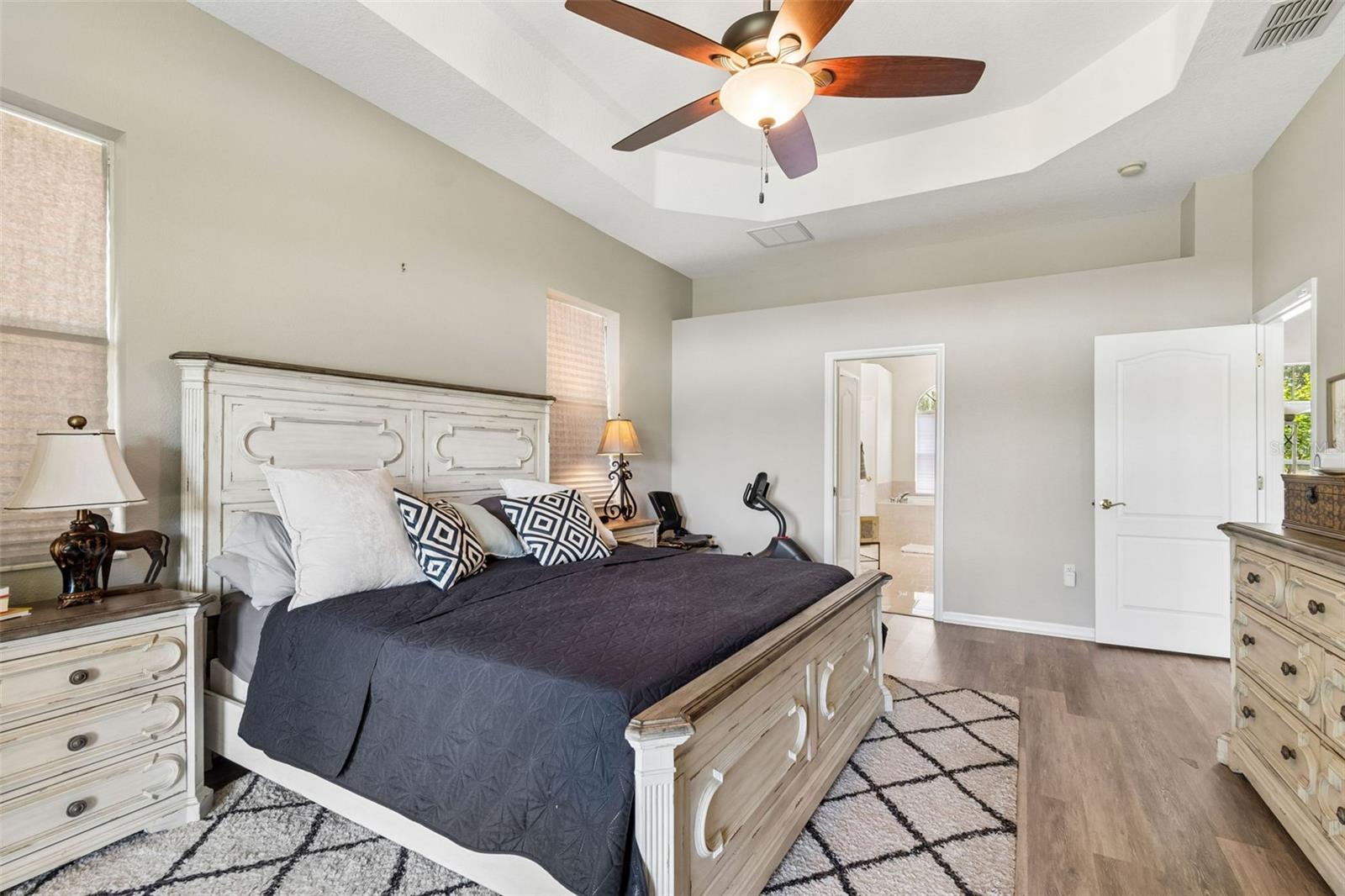 Image 15 of 54 For 22535 Skyview Circle