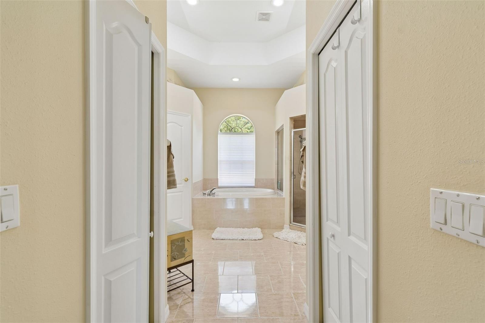 Image 16 of 54 For 22535 Skyview Circle