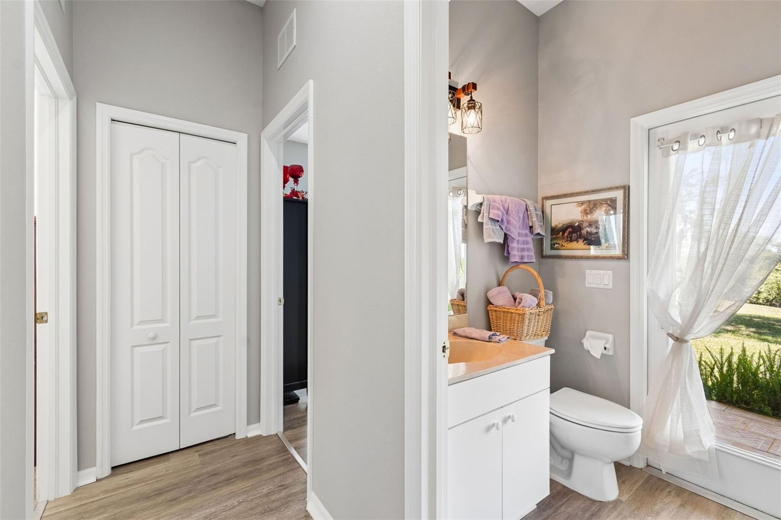 Image 19 of 54 For 22535 Skyview Circle