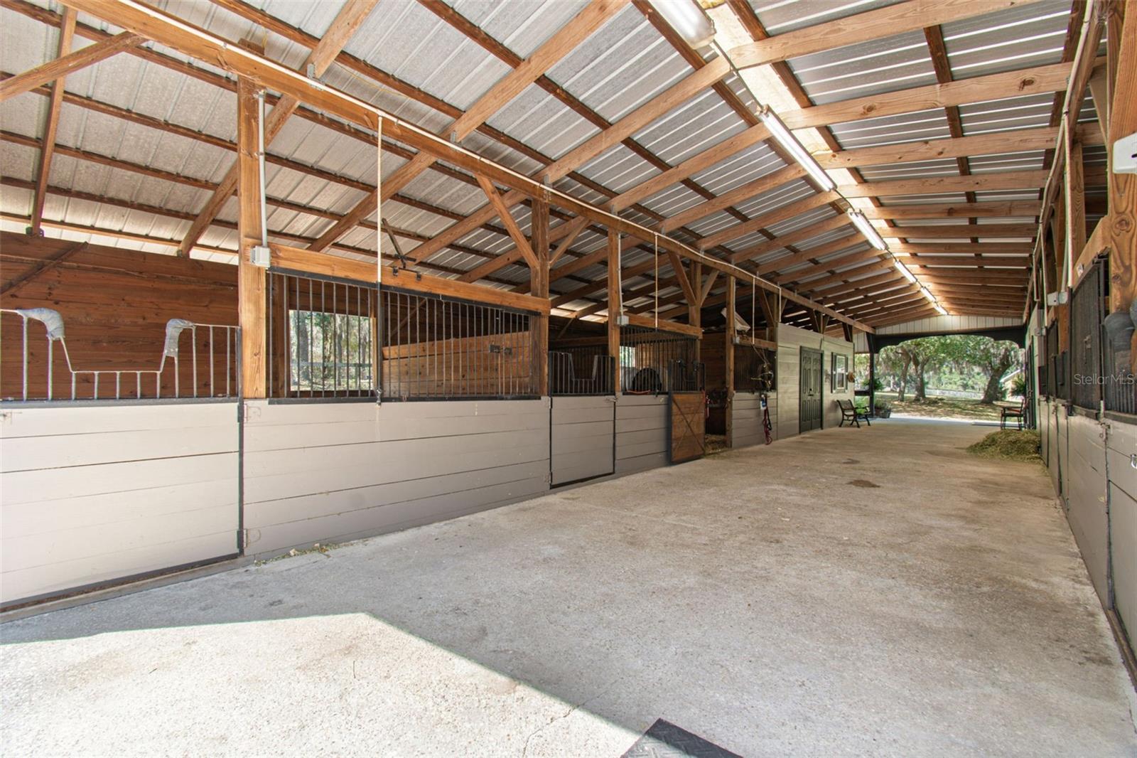 Image 35 of 54 For 22535 Skyview Circle