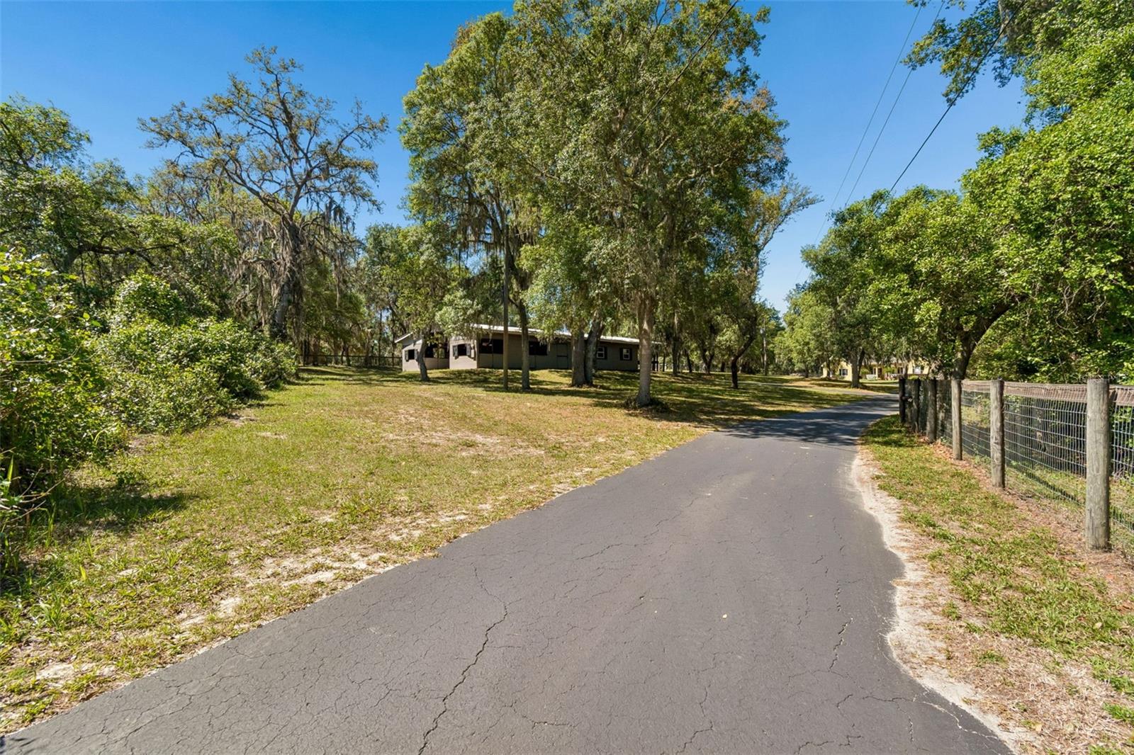 Image 40 of 54 For 22535 Skyview Circle