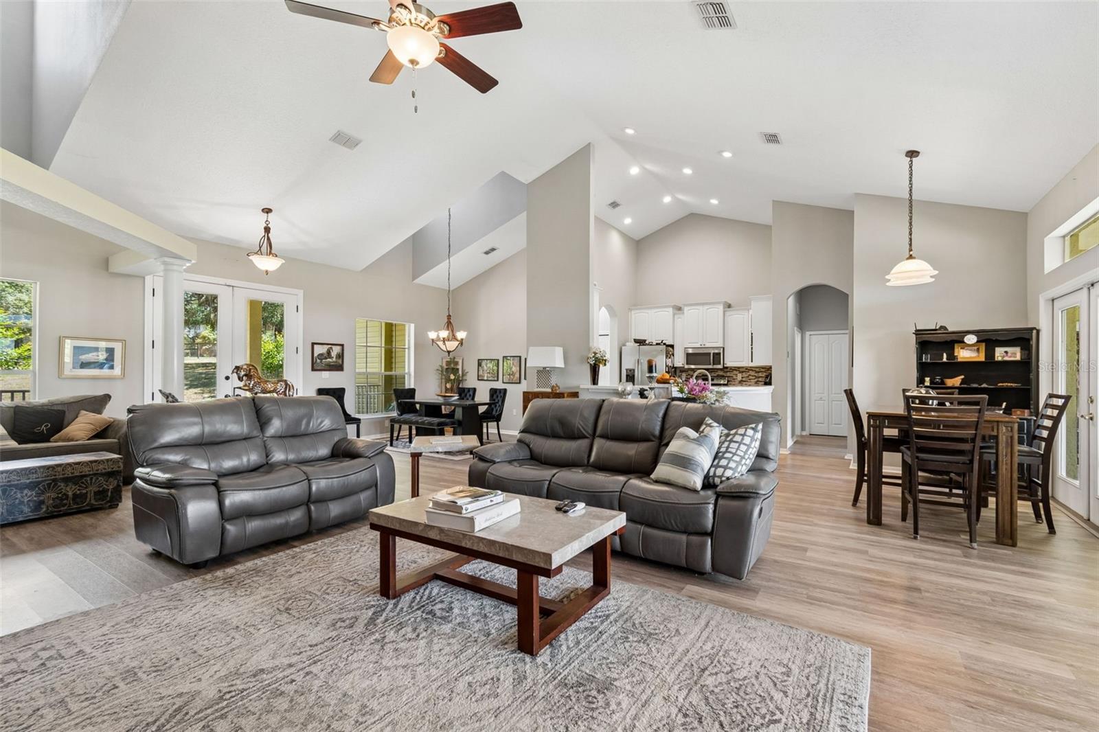 Image 8 of 54 For 22535 Skyview Circle