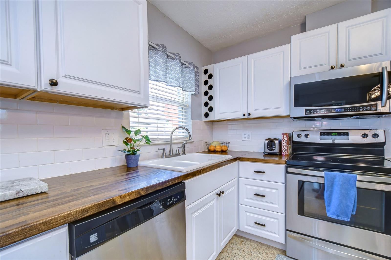 Image 12 of 48 For 5635 24th Avenue N