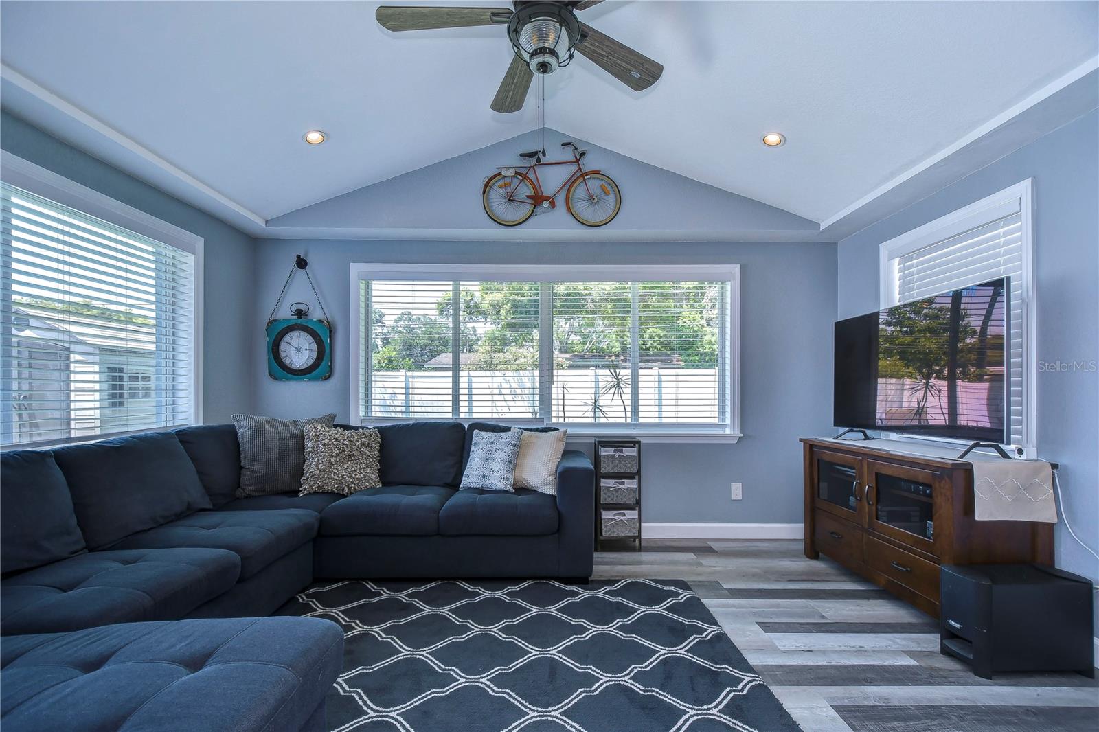 Image 15 of 48 For 5635 24th Avenue N