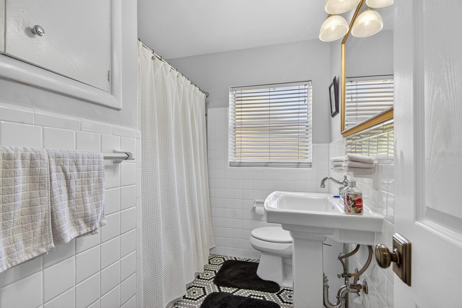 Image 46 of 80 For 608 Vanderbaker Road