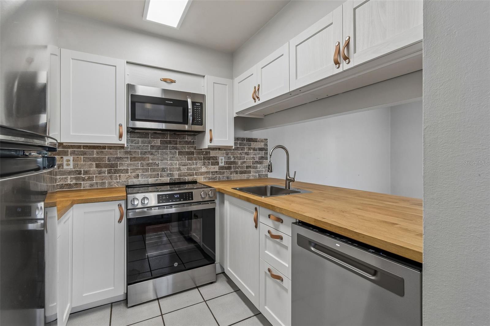 Image 18 of 58 For 5156 Sunridge Palms Drive