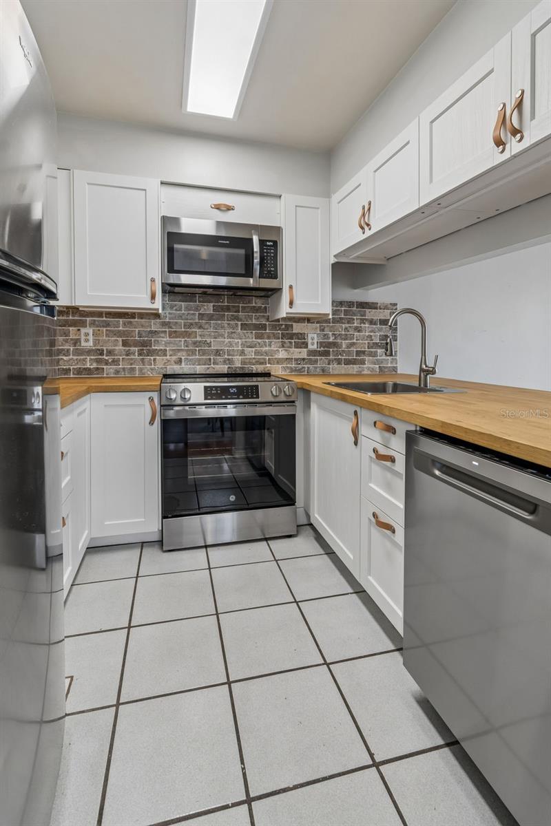 Image 21 of 58 For 5156 Sunridge Palms Drive