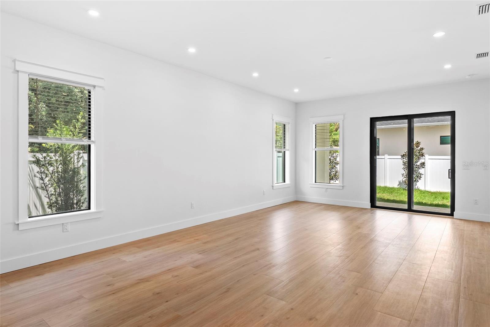 Image 18 of 50 For 1710 Comanche Avenue