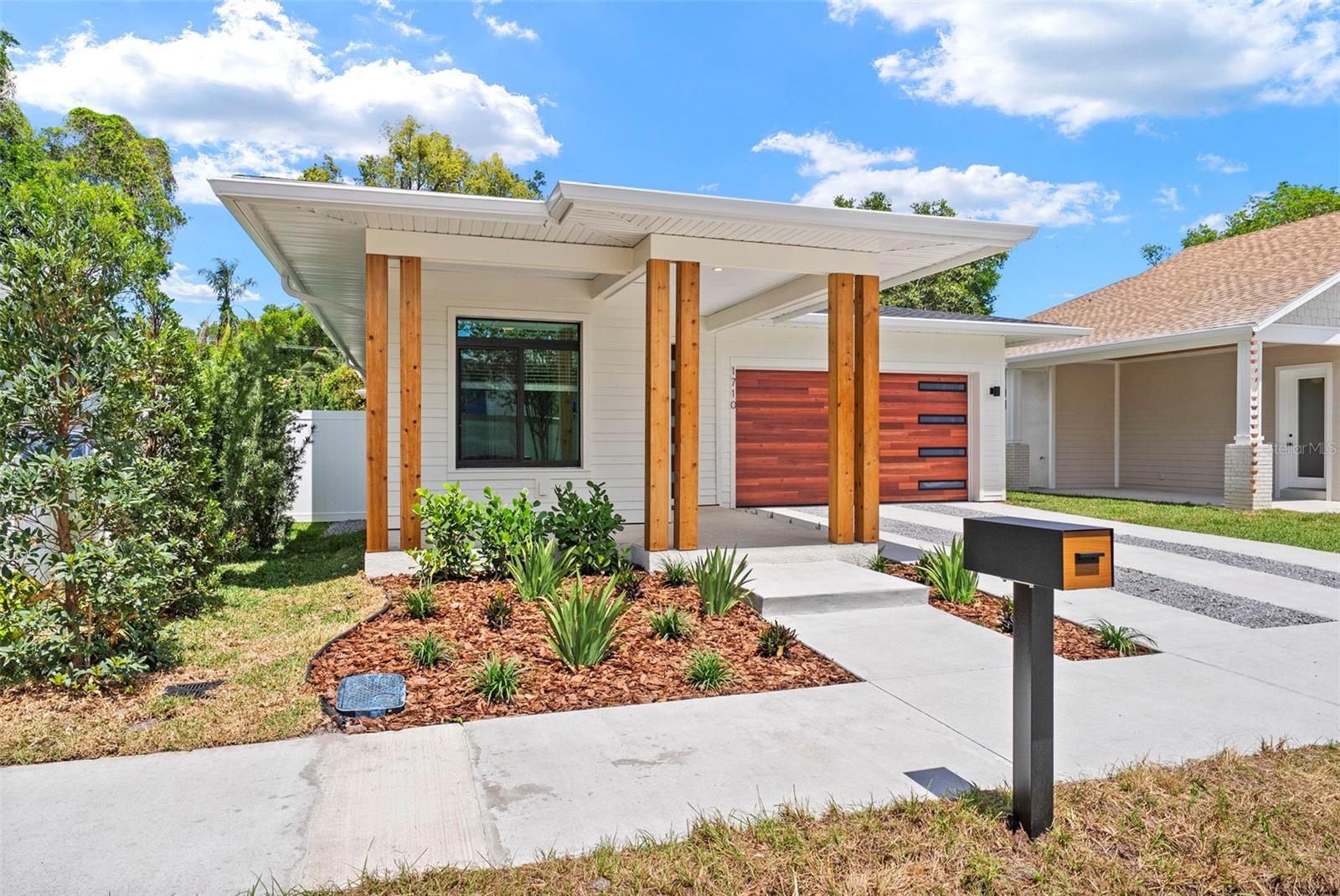 Image 2 of 50 For 1710 Comanche Avenue