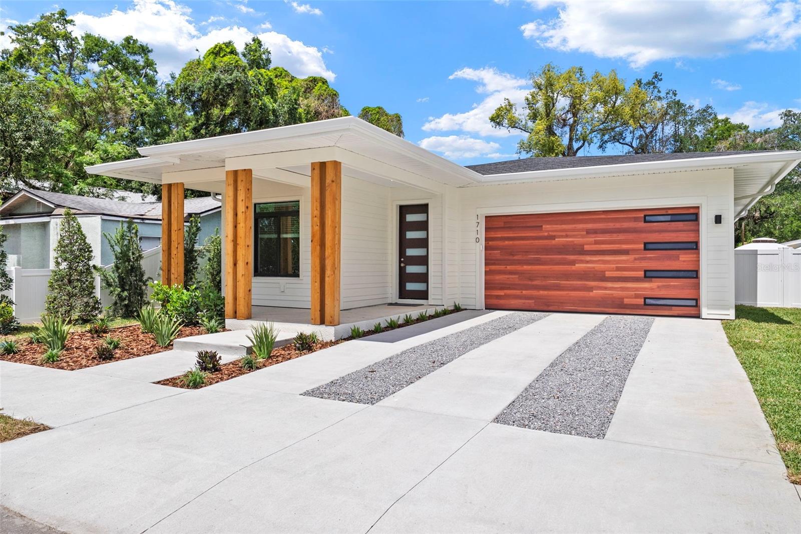 Image 4 of 50 For 1710 Comanche Avenue