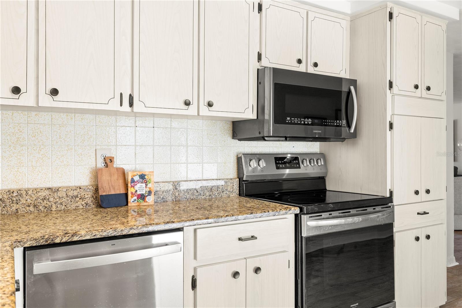 Image 10 of 31 For 5041 Bay Boulevard