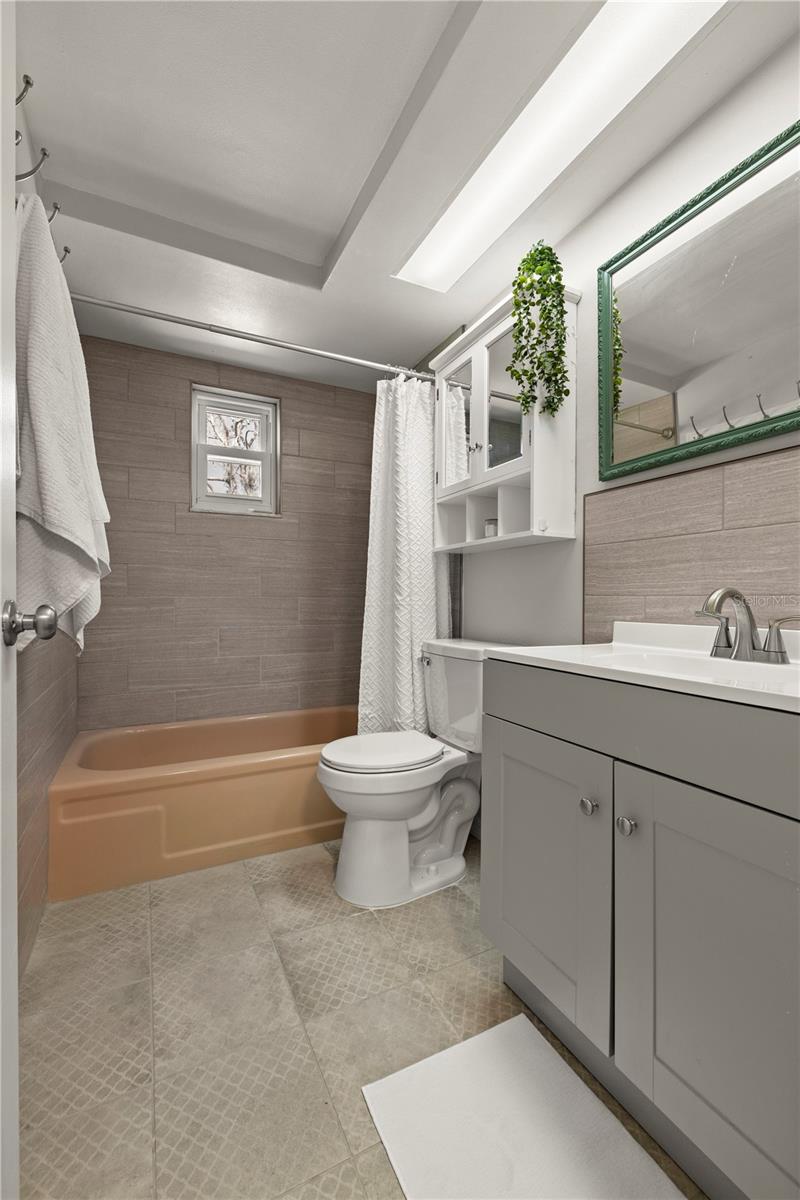 Image 17 of 31 For 5041 Bay Boulevard