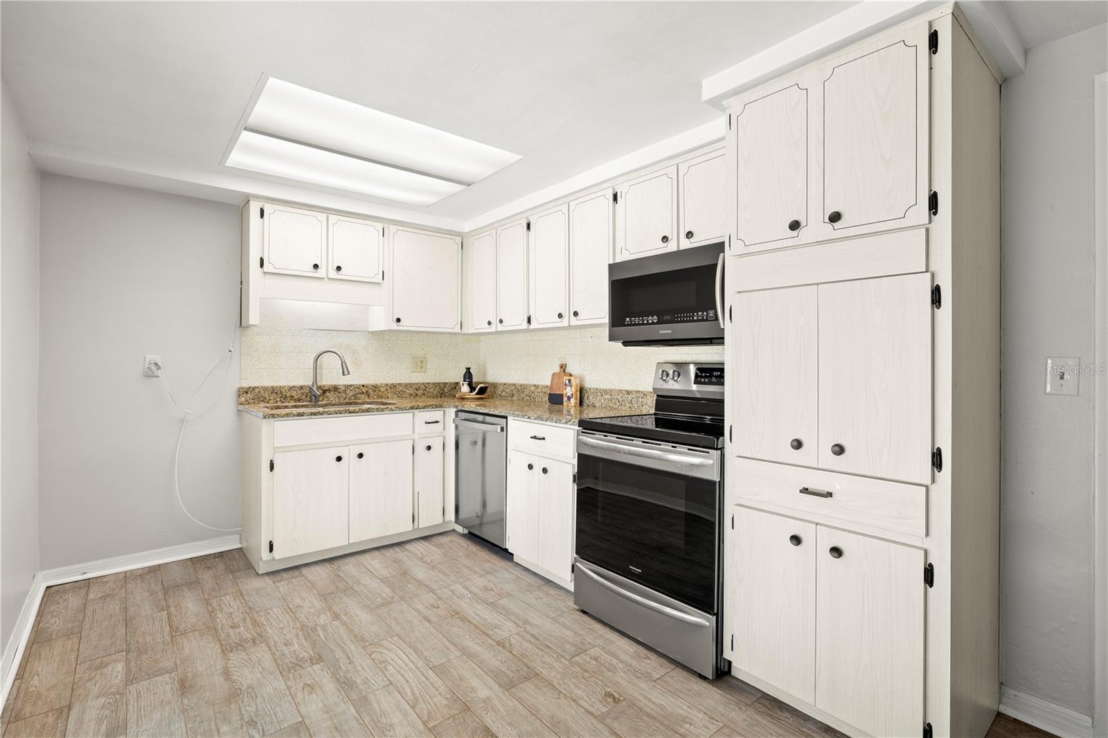 Image 8 of 31 For 5041 Bay Boulevard