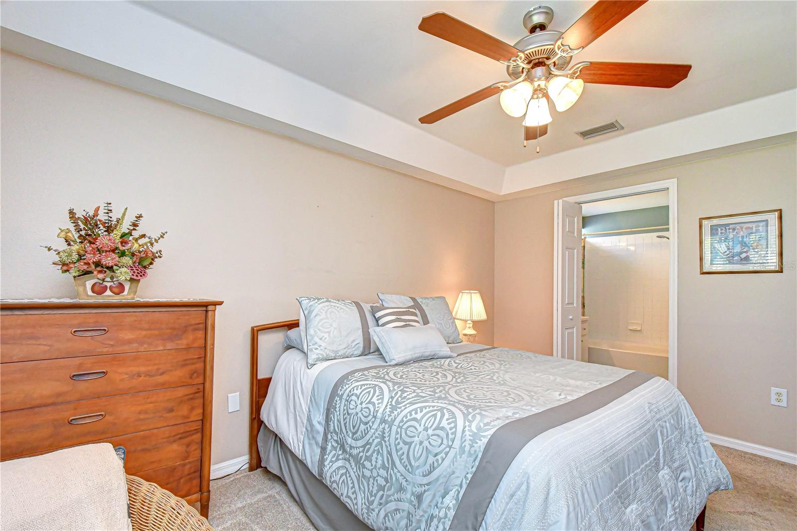 Image 13 of 33 For 707 Orchard Isle Court