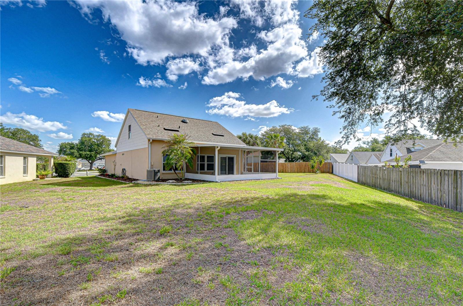 Image 20 of 33 For 707 Orchard Isle Court