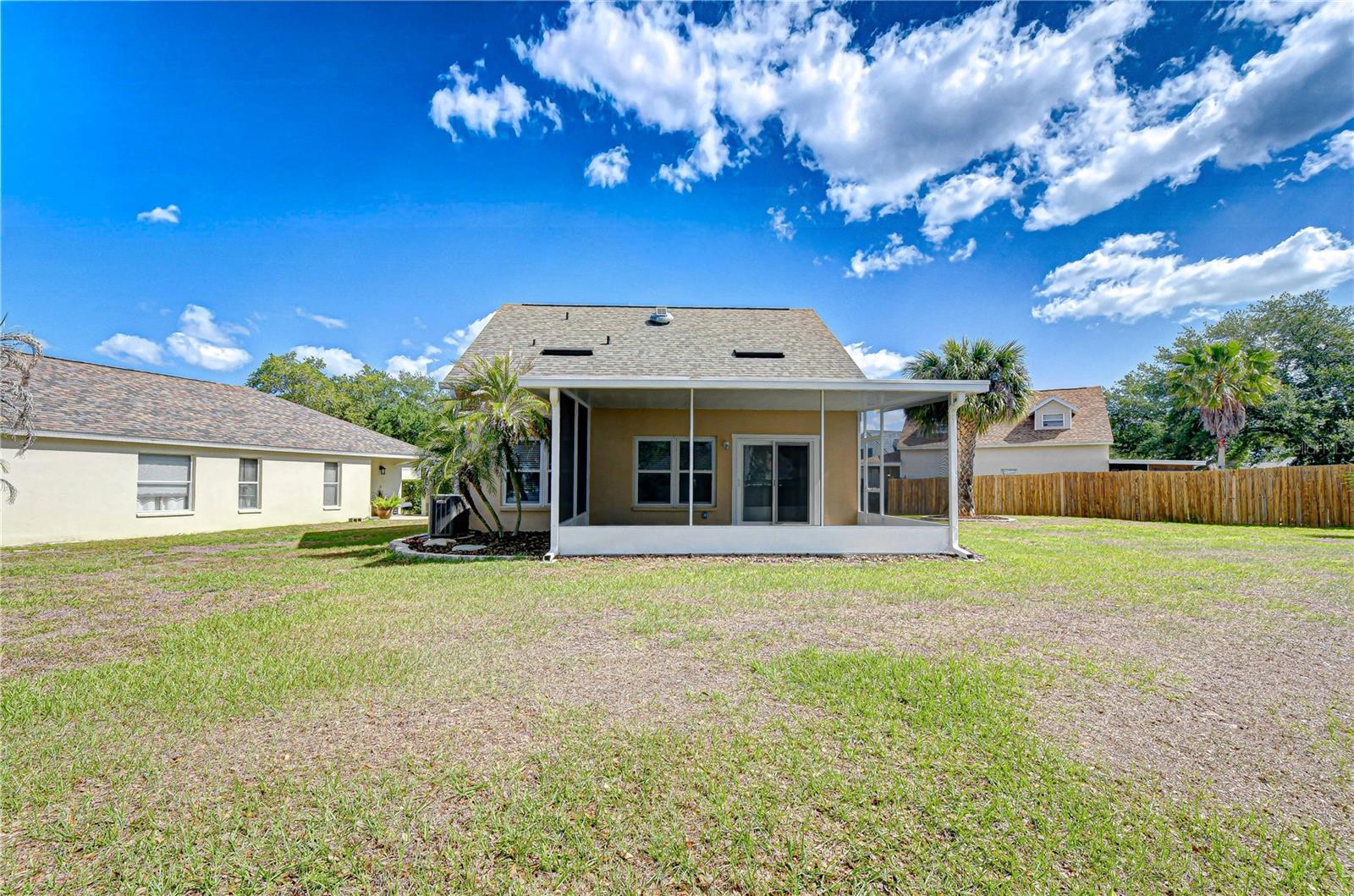 Image 21 of 33 For 707 Orchard Isle Court