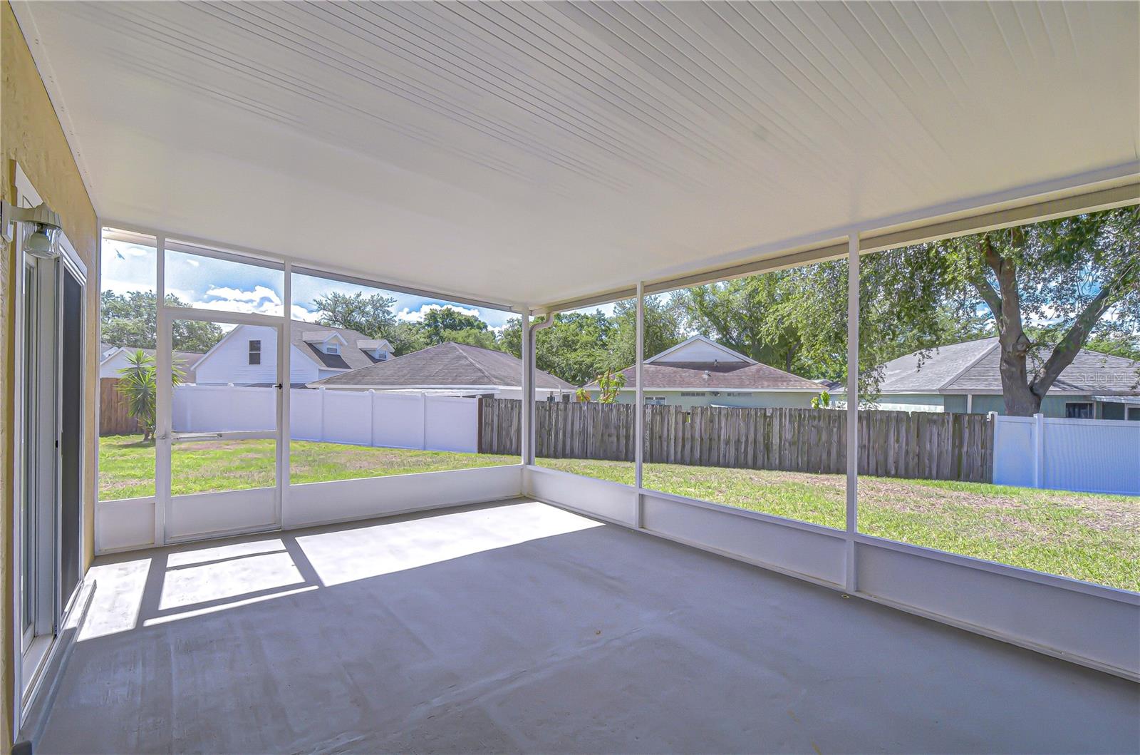 Image 23 of 33 For 707 Orchard Isle Court