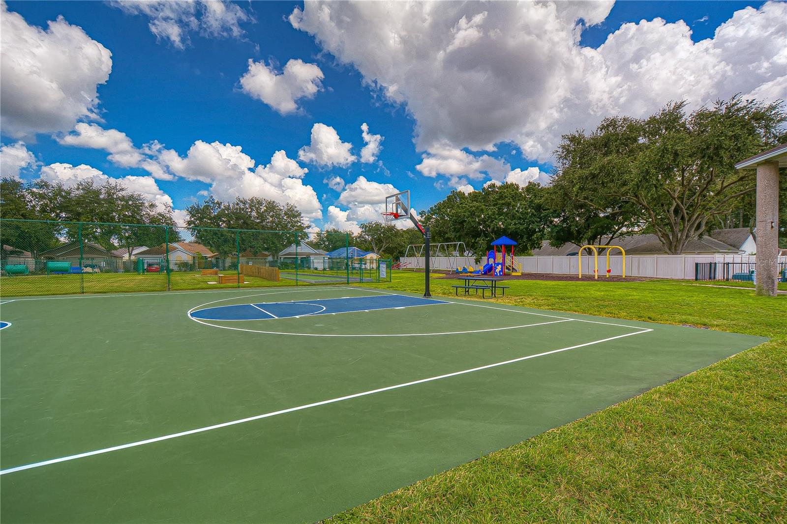 Image 31 of 33 For 707 Orchard Isle Court