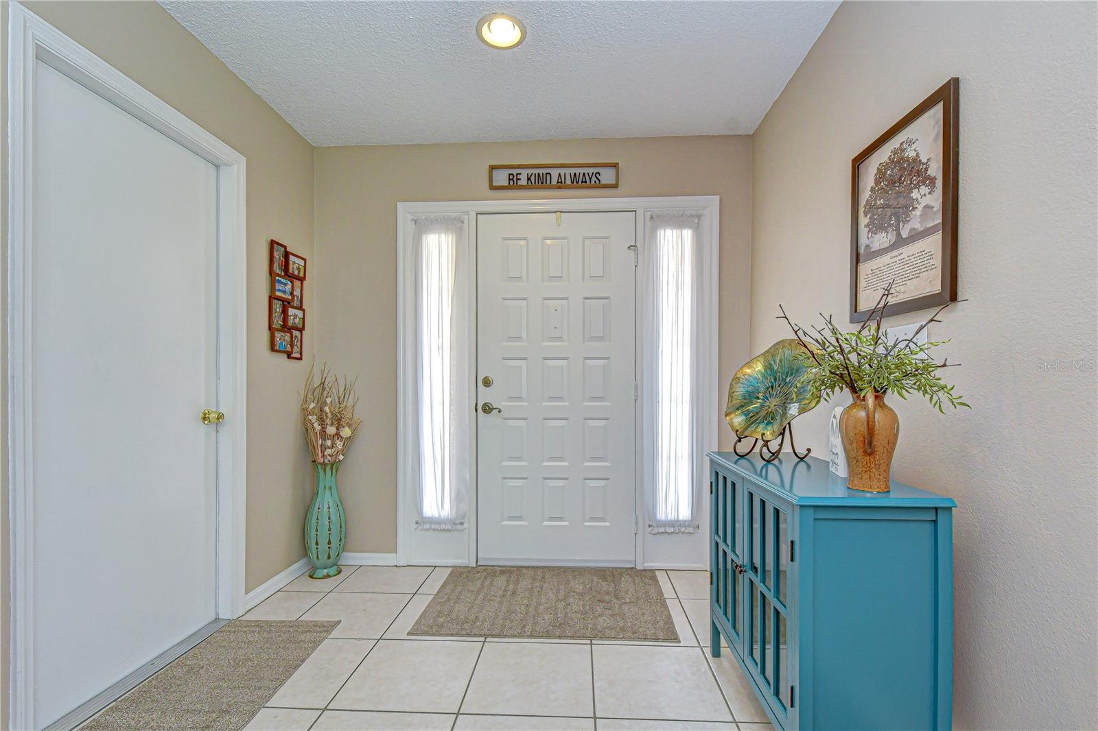 Image 4 of 33 For 707 Orchard Isle Court