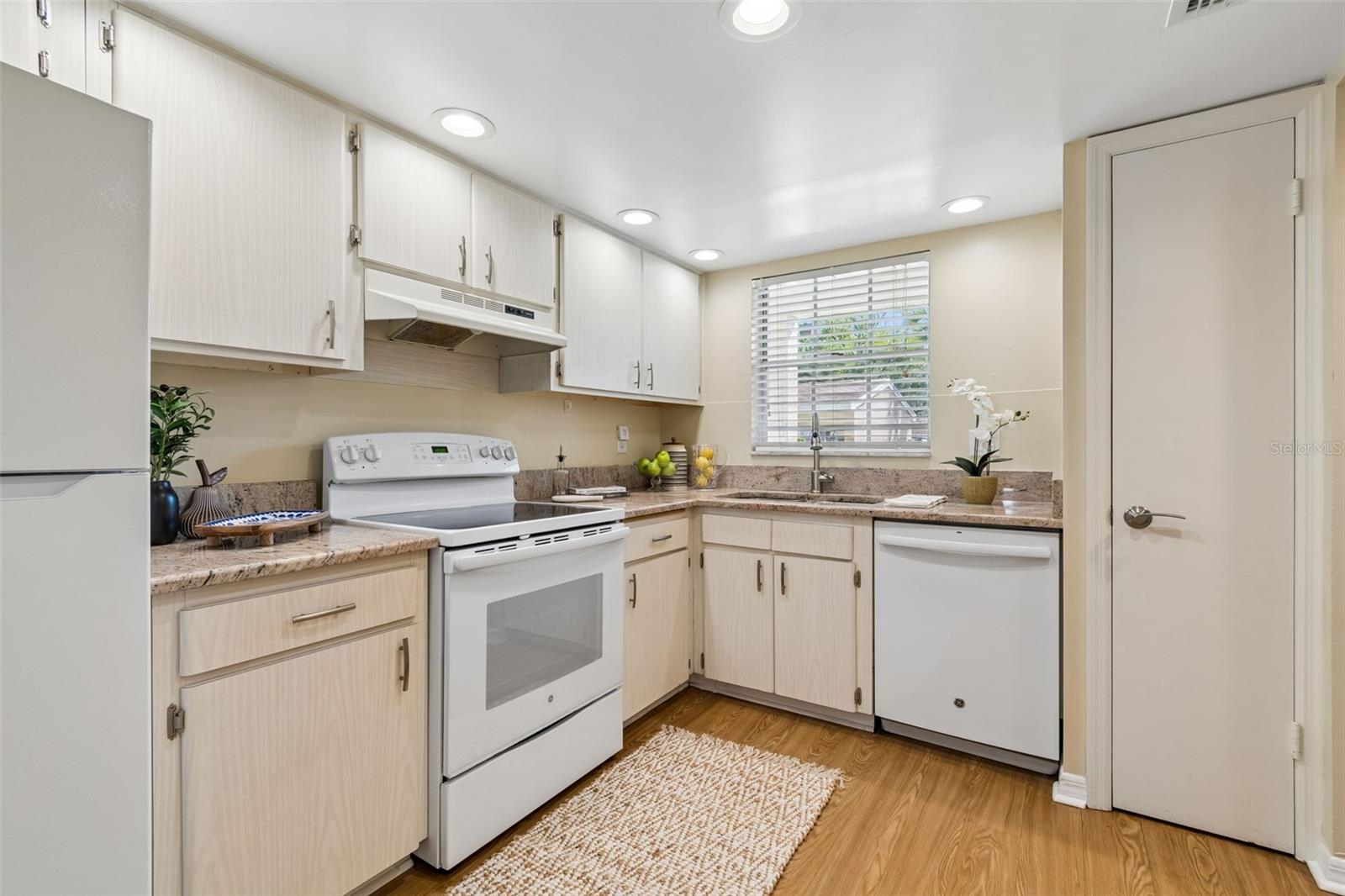 Image 4 of 38 For 10340 Carrollwood Lane 163