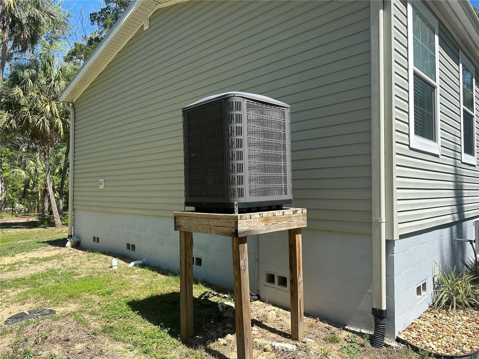 Image 33 of 43 For 462 Dew Plant Point