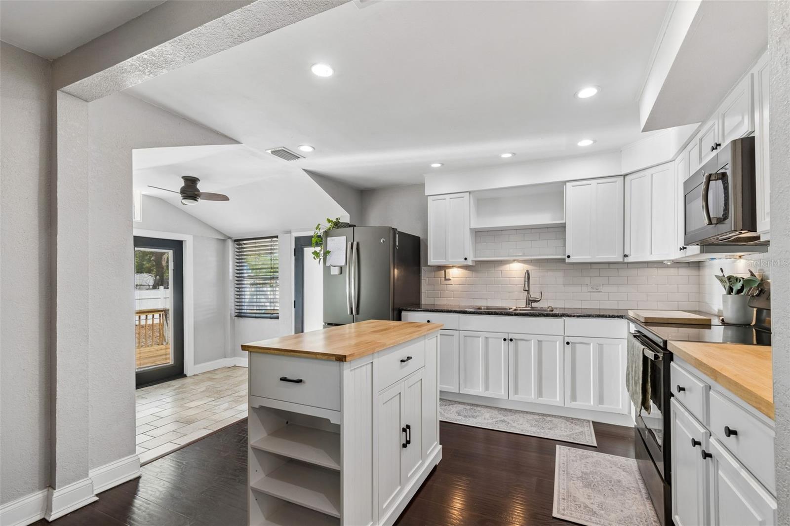 Image 19 of 63 For 10917 72nd Avenue