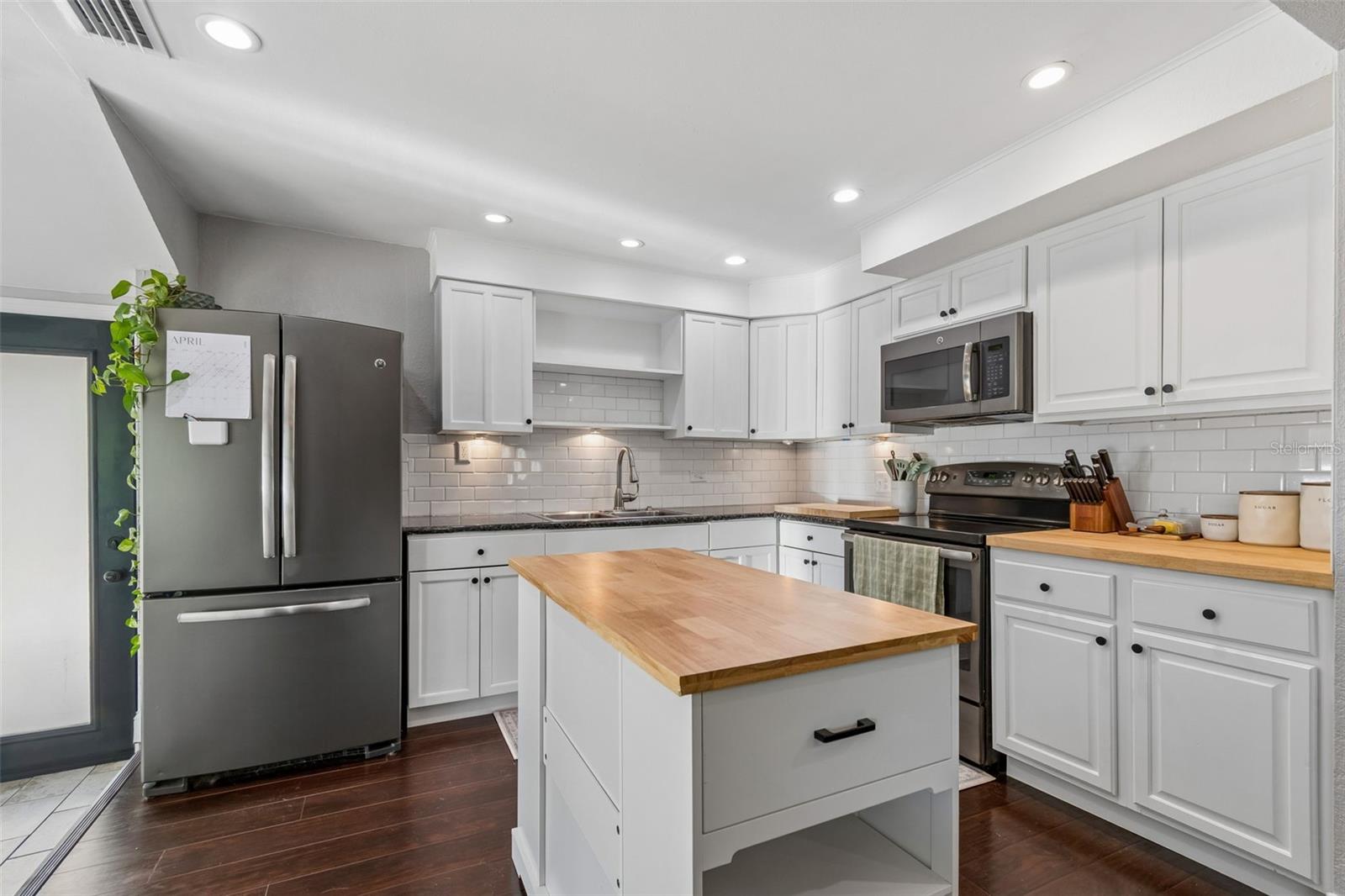 Image 20 of 63 For 10917 72nd Avenue