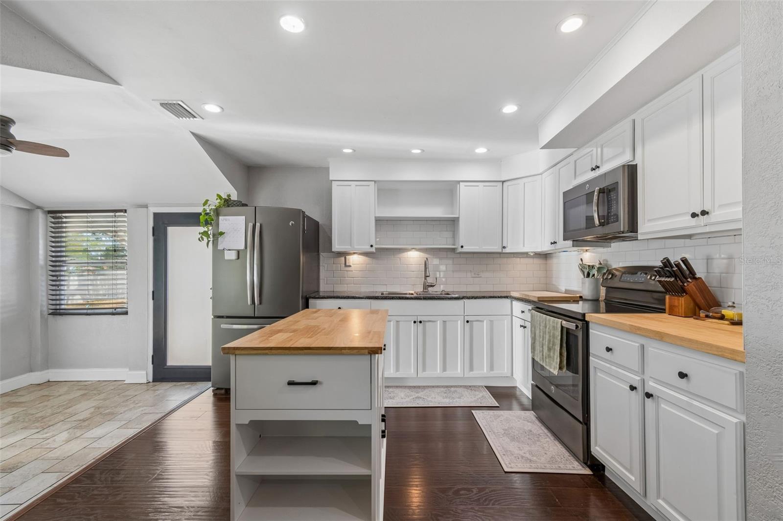 Image 22 of 63 For 10917 72nd Avenue