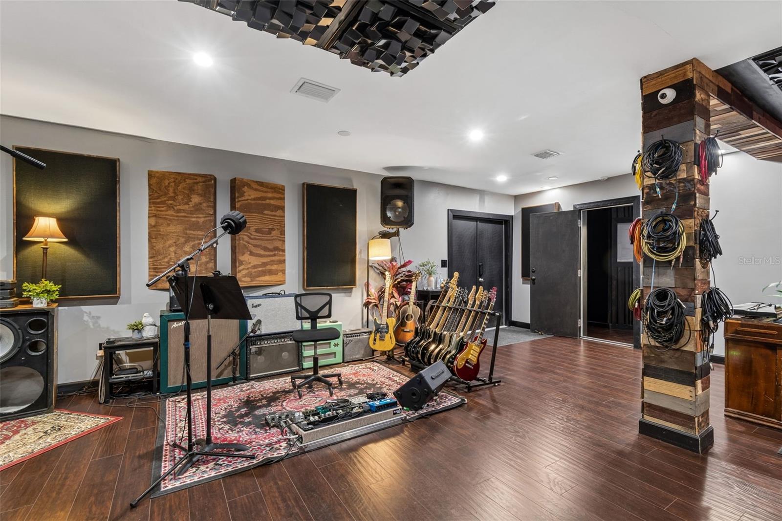 Image 41 of 63 For 10917 72nd Avenue