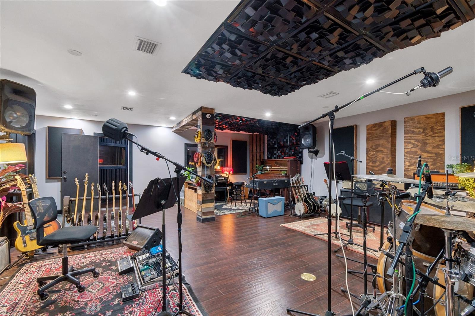 Image 42 of 63 For 10917 72nd Avenue