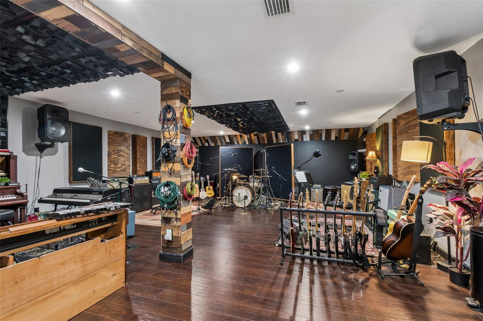 Image 43 of 63 For 10917 72nd Avenue